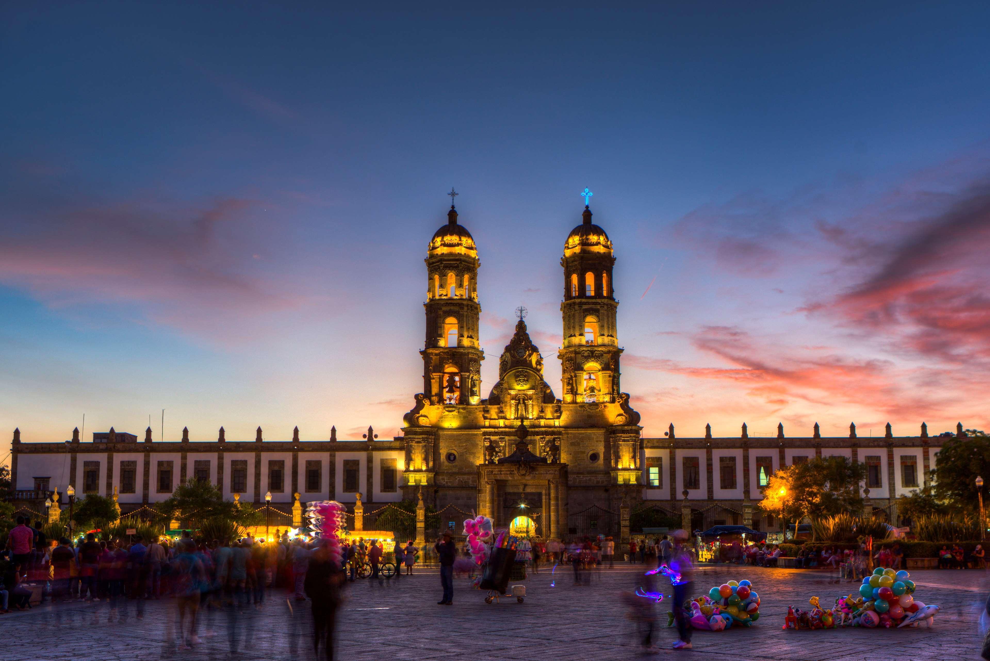 ไฮแอท รีเจนซี อันดาเรส กวาดาลาคารา Hotel ซาโปปัน ภายนอก รูปภาพ Catedral de la Purísima Concepción